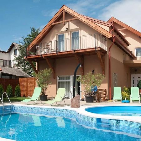 Borostyan Panzio Balatonfuered Bed and Breakfast Eksteriør billede