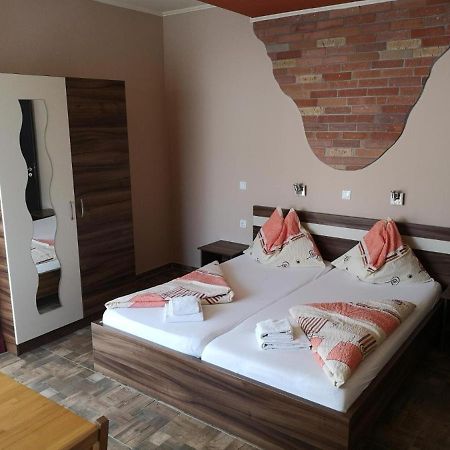Borostyan Panzio Balatonfuered Bed and Breakfast Eksteriør billede