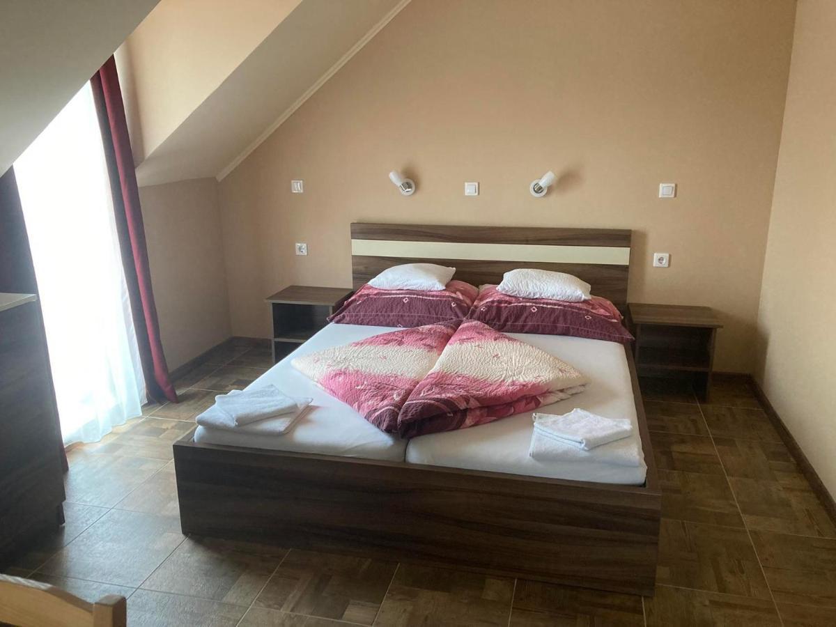 Borostyan Panzio Balatonfuered Bed and Breakfast Eksteriør billede