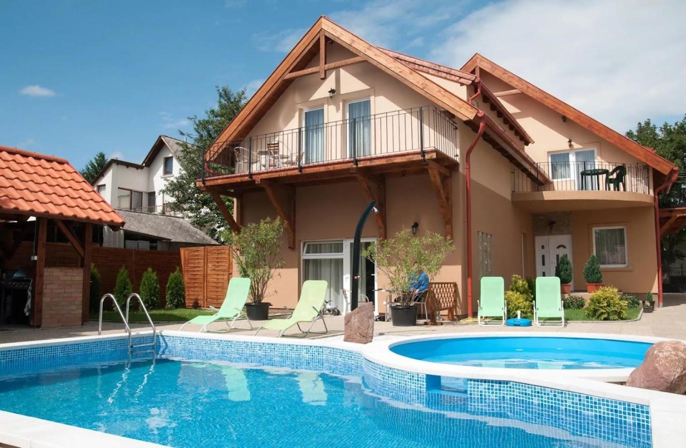 Borostyan Panzio Balatonfuered Bed and Breakfast Eksteriør billede