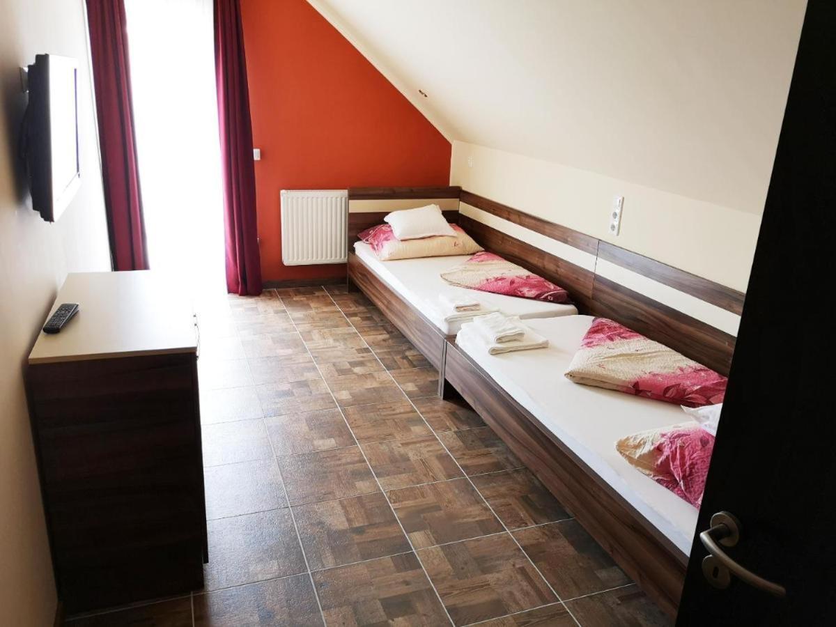 Borostyan Panzio Balatonfuered Bed and Breakfast Eksteriør billede