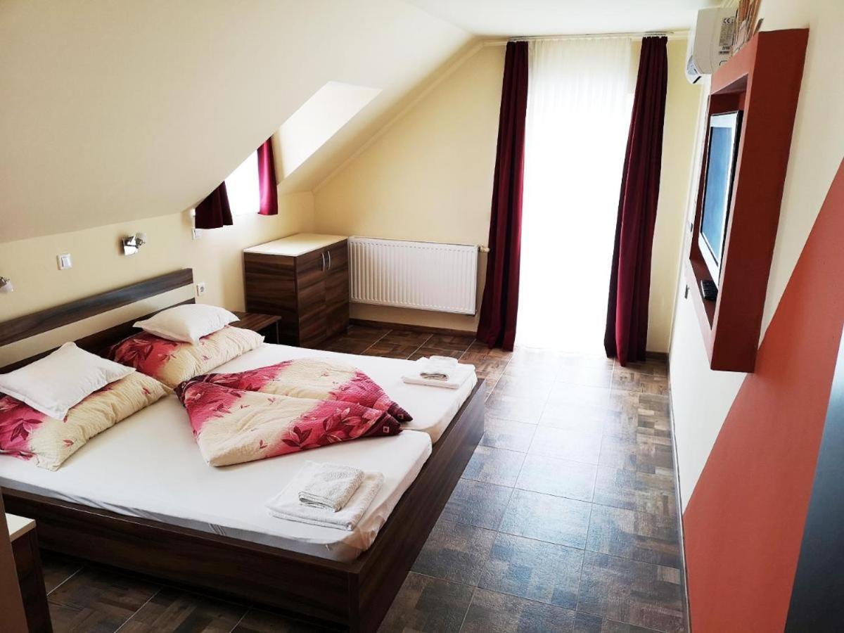 Borostyan Panzio Balatonfuered Bed and Breakfast Eksteriør billede