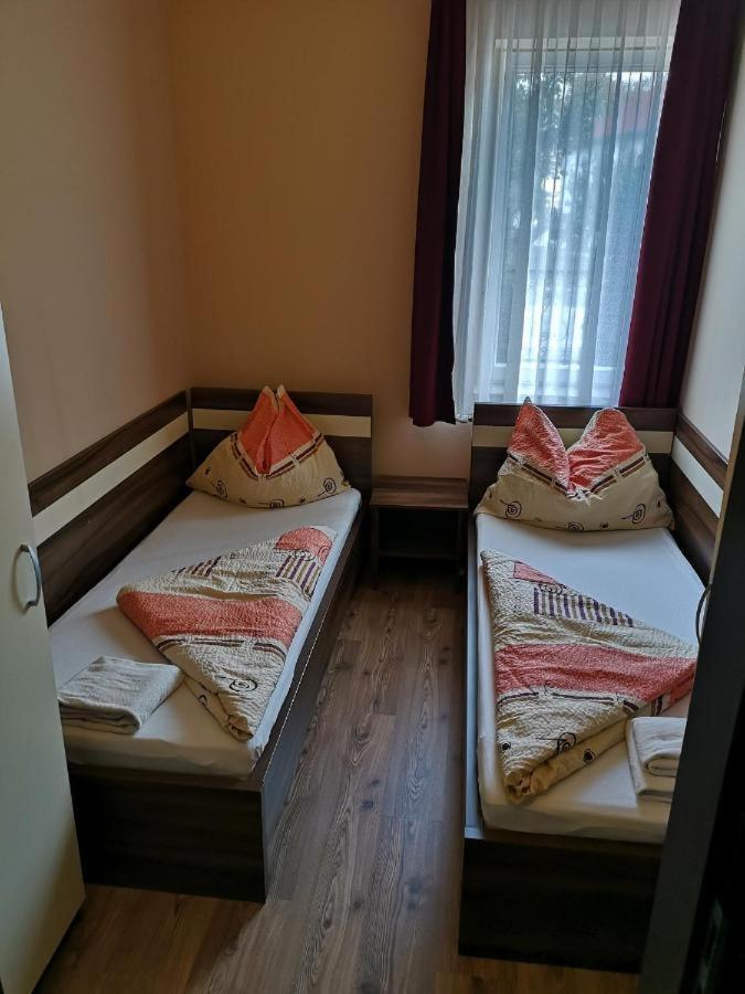 Borostyan Panzio Balatonfuered Bed and Breakfast Eksteriør billede