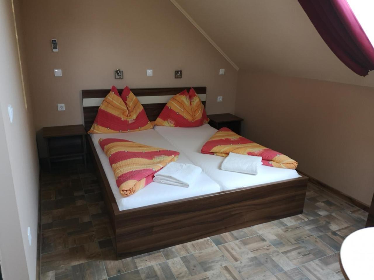 Borostyan Panzio Balatonfuered Bed and Breakfast Eksteriør billede