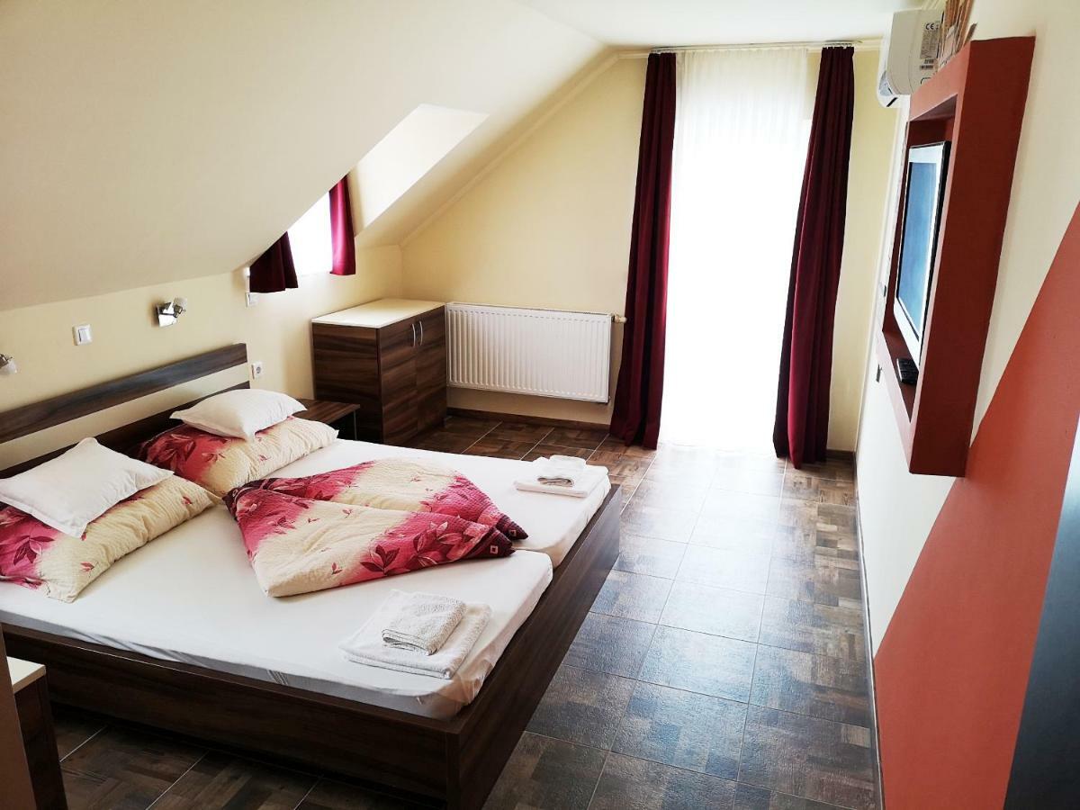 Borostyan Panzio Balatonfuered Bed and Breakfast Eksteriør billede